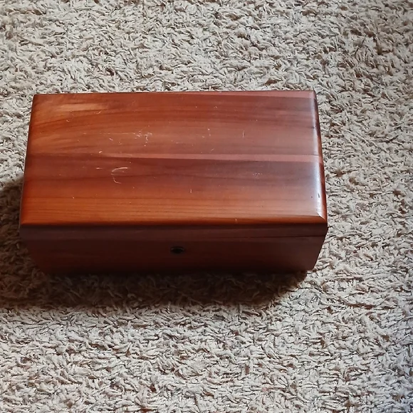Lane Mini Cedar Chest - Picture 1 of 10